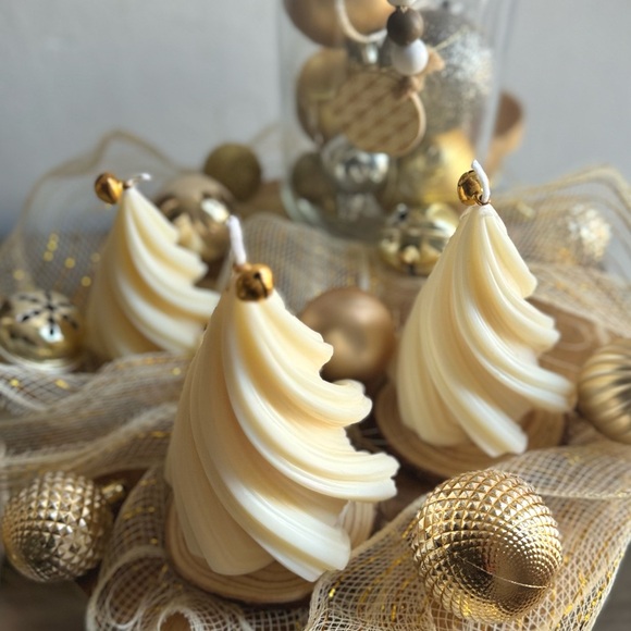 Christmas Tree Candle Set – Trio of Sizes - Picture 1 of 5